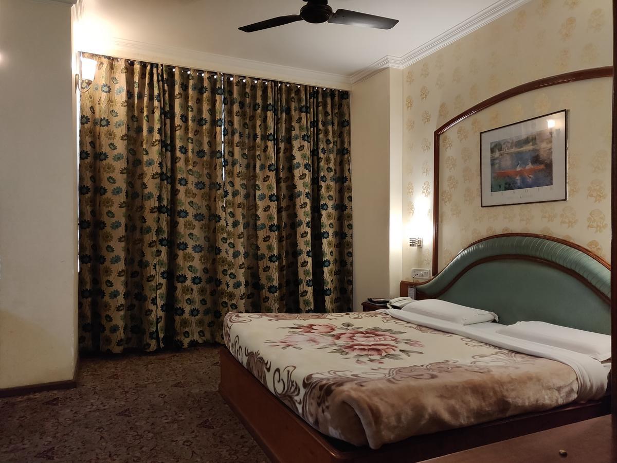 Hotel Premier Jammu Exteriör bild